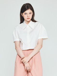 Composition : COTTON 100%Country of Origin : Republic of Korea White Cotton Cropped Shirt For Spring, Modern White Collared Shirt, Modern White Cotton Short Sleeve Shirt, Modern White Collared Short Sleeve Shirt, Modern White Short Sleeve Cotton Shirt, Modern White Shirt For Spring, Cropped Cotton Shirt For Daywear, Chic Cotton Top With Spread Collar, Fitted Cotton Cropped Shirt For Daywear