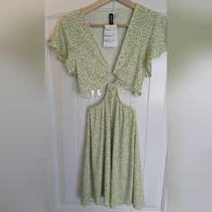 Bnwt Never Worn H&m Yellow Beach Dress, H&m Green Dress For Brunch, Lime And Lemon, Dress H&m, Cut Out Dress, Out Dress, Hm Dress, H M Dresses, Green Yellow