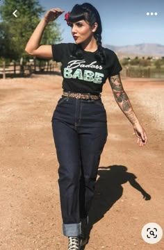 Rockabilly Jeans Outfit, Gothabilly Outfits, Gothabilly Aesthetic, Rockabilly Fashion Outfits, Rockabilly Jeans, Jeans For Your Body Type, Stile Pin Up, Greaser Girl