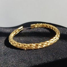 Brand New 18k Gold Men's Etched Bangle Bracelet Genuine 18k Gold Plated Sterling Silver The Bracelet Is A Little Flexible And Can Be Pushed Together To Adjust The Fit. Retail Price $300 Buy With Confidence From A Trusted Seller With A 99%+ Feedback Rating! A0190 (Id-219) Classic Gold Braided Bracelet For Formal Occasions, Adjustable Gold Braided Bangle Bracelet, Formal Gold Braided Jubilee Bracelet, Formal Gold Braided Jubilee Style Bracelet, Classic Gold Adjustable Braided Bracelets, Classic Gold Braided Adjustable Bracelet, Yellow Gold Braided Bangle Bracelet As Gift, Classic Adjustable Gold Braided Bracelets, Luxury Adjustable Gold Braided Bracelet