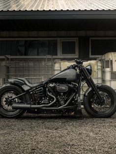 Killer Custom has updated the classic Harley Softail Slim Harley Davidson Softail Custom, Soft Tail Slim, Softail Slim Custom, Custom Softail Slim, Softail Heritage Classic, Club Style Softail, Harley Softail Custom, Harley Davidson Softail Slim, Soft Tail Harley