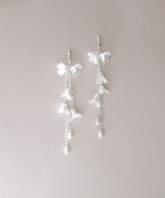 Our Long Floral Bridal Earrings feature freshwater pearls and are perfect for any special occasion. Crafted from durable materials, the pearls offer a delightful finishing touch. - Handcrafted with clay flowers, freshwater pearls - Available in rose gold, yellow gold or bright silver - Earrings measure 4.25 inches long - Nickel free and hypoallergenic Matching pieces: https://www.etsy.com/listing/1584210790/floral-bridal-bracelet-rose-gold?click_key=ec22bdc856b2549a597563b442abddca675f02cd%3A158 Bracelet Rose Gold, Freshwater Pearls Earrings, Bridal Bracelet, Clay Flowers, Floral Bridal, Long Earrings, Wedding Earrings, Bridal Earrings, Beautiful Earrings