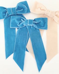 Handmade with high quality swiss velvet.  This velvet ribbon is soft and luxurious. The oversize bow adds a boho and modern style to the barrette.   This bow fits gracefully for every age! My 6 year old wears it too! You can wear this Dusty Blue velvet bow barrette everyday with your jeans or style it up for a night out! The color is a beautiful Dusty Blue. Bow Size: 8 inches wide x 8 inches long Ribbon is 2 inches wide French Barrette attached on the back. Handcrafted in the USA. Follow me on IG @maria_incera for the latest products! Check my other listings for more colors and other hair accessories: SHOP HOMEPAGE: https://www.etsy.com/es/shop/MariaIncera Blue Velvet Hair, Gold Bridal Headband, Double Headband, Velvet Hair Bow, Bow Barrette, Star Headband, Little Ballerina, Velvet Hair, French Barrette