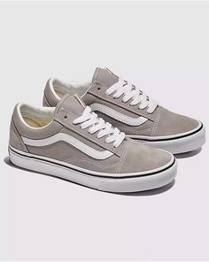 Old Skool Shoe Spring Gray Vans Sneakers, Vans For Women, Gray Vans, Shoes For School, Tenis Vans, White Vans, Everyday Shoes, Vans Sneakers, Vans Old Skool