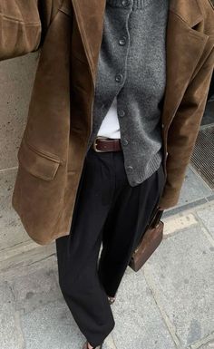 Brown Suede Jacket Outfit, Suede Jacket Outfit, Chique Outfits, Elegant Outfits, Everyday Fashion Outfits, Winter Mode, Quick Outfits, Elegante Casual