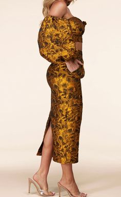 This Embossed Floral Pattern Jacquard Skirt Set features a sweetheart crop top with a front-tie and flirty cutout detail, dramatic off-the-shoulder puff sleeves, and is paired with a flattering midi pencil skirt. Sweetheart Crop Top, Nye Dress, Jacquard Skirt, Midi Pencil Skirt, Midi Skirt Pencil, Puff Sleeves, Lace Skirt, Puff Sleeve, Skirt Set