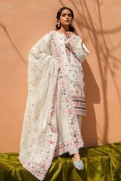 Multi Floral Embroidered Pakistani Kameez Salwar Suit with Dupatta Pakistani Kameez, Suit With Dupatta, Pengantin India, Pakistani Dresses Casual, Pakistani Fancy Dresses, Desi Fashion Casual, Salwar Kamiz, Indian Dresses Traditional, Desi Clothes