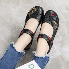 Category:Flats; Upper Materials:Leather,Cowhide; Season:Spring   Fall,Summer; Heel Type:Flat Heel; Gender:Women's; Toe Shape:Round Toe; Style:Elegant,Fashion,Casual,Vintage; Heel Height(inch):<1; Outsole Materials:TPR; Occasion:Walking,Daily; Closure Type:Magic Tape; Pattern:Color Block,Floral; Listing Date:08/03/2023; Production mode:External procurement; 2024 Trends:Plus Size,Comfort Shoes,Handmade Shoes; Foot Length:; Foot Width:; SizeChart1_ID:2:184043; Size chart date source:Provided by Sup Walking Daily, Red Shoes Flats, Girls Loafers, Hiking Wear, Purple Flats, Purple Sandals, Tape Pattern, Leather Loafer Shoes, 2023 Trends