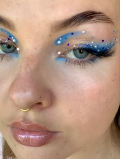 Jewel Eye Makeup Rhinestones, Makeup With Rhinestones, Planet Makeup, Make Up Eyes, Ideas Maquillaje, Coachella Makeup, Funky Makeup, Rhinestone Makeup, Swag Makeup