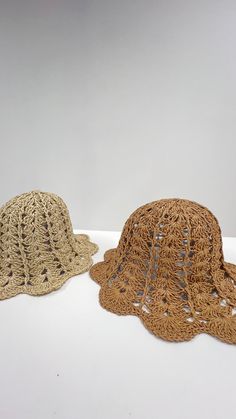 This Hey Girl hat boasts a paper knit design with a unique scallop detail. Stay in style and protected from the sun with this fashionable and functional piece. Expertly crafted to elevate any outfit. Trendy Beach Cloche Hat With Curved Brim, Trendy Cloche Hat With Curved Brim For Beach, Trendy Beige Cloche Hat For Beach, Paper Straw Crochet Hat For Warm Weather, Paper Straw Crochet Bucket Hat, Hey Girl, Girl With Hat, Knitting Designs, In Style