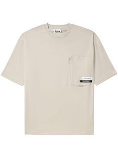 light beige cotton jersey texture appliqué logo slogan print to the rear crew neck drop shoulder short sleeves zip-fastening chest pocket straight hem Beige Cotton T-shirt With Pockets, T Shirt Vest, Light Beige, Chest Pocket, Drop Shoulder, Cotton T Shirt, Cotton Tshirt, Short Sleeves, Mens Shirts