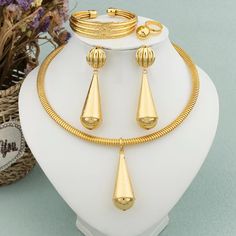 Luxury Antique Gold Jewelry For Collectors, Gold Metal Jewelry Sets For Party, Elegant Gold-tone Metal Jewelry Sets, Elegant Gold-tone Jewelry Sets For Wedding, Elegant Gold Jewelry Sets For Party, Elegant Gold Metal Jewelry Sets, Gold Statement Jewelry, Dubai Gold Jewelry, Gold Jewelry Sets