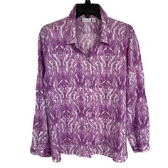 100% Linen Beachy Violette Ombre Top Blouse L Petite Purple. This Cool 100% Linen Blouse Would Be A Great Addition To Your Summer Capsule Wardrobe, Equally Appropriate For Casual, Career Or Vacation. It Has A Violette Ombre Ikat Print With Pearlized Front Button Closure, Button Cuffs And Slightly Rounded Hem. 100% Linen. Machine Wash. New With Tags In New Condition. Please See Measurements Below: Underarm To Underarm Approximately 25” Using Flat Lay Method Length Approx 26” Shoulder To Hem Beach Printed Purple Blouse For Vacation, Purple Printed Blouse For Vacation, Beach Purple Printed Blouse, Summer Daywear Purple Shirt, Summer Purple Shirt For Daywear, Purple V-neck Summer Shirt, Purple Summer Blouse For The Beach, Purple Summer Beach Blouse, White Lace Trim Shorts