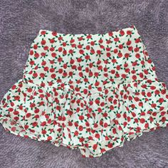 New With Tags Size Xs Short Skort Cute White High Waist Bottoms, Casual White Floral Print Bottoms, Cute High Waist White Shorts, Cute White Vacation Shorts, Cute White Fitted Bottoms, Cute Fitted White Bottoms, Cute Floral Print Summer Bottoms, Cute Summer Floral Print Bottoms, Cute White Spring Shorts