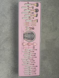 -Glitz and Glam -32 Piece Makeup Brush Set -Limited Edition -Essentials Collection. TikTok Viral Brushes. -New in box never opened Makeup Brushes Collection, Bling Makeup Brushes, Glitz And Glam Makeup Brushes, Glitz And Glam Brush Set, Makeup Set Aesthetic, Make Up Collection Aesthetic, Best Makeup Brushes Set, Aesthetic Makeup Brushes, Pr Gifts