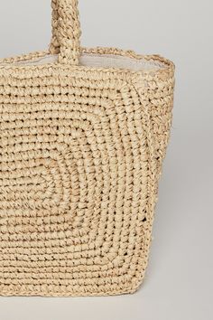 Crafted from 100% raffia straw with a 100% linen lining. Perfect for the summer season, this tote combines durability with understated elegance. Whether you're heading to the beach or exploring the city, it's the ideal accessory for carrying your essentials. Summer Beach Bag With Rolled Handles In Jute, Summer Jute Beach Bag With Rolled Handles, Natural Color Beach Bag With Rolled Handles For Vacation, Natural Beach Bag With Rolled Handles For Vacation, Summer Beach Bag With Rolled Handles In Natural Color, Summer Natural Beach Bag With Rolled Handles, Natural Beach Bag With Rolled Handles For Summer, Summer Straw Bag With Rolled Handles, Rectangular Neutral Straw Bag For The Beach