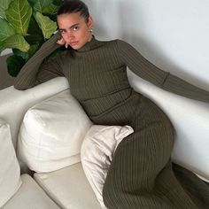 Evva Frill Neck Ribbed Knit Maxi Dress - 3 Colors Streetwear Chic, Ribbed Maxi Dress, Ribbed Dress, Maxi Robes, Maxi Knit Dress, Effortless Elegance, Daily Dress, Dress Silhouette, Long Sleeve Bodycon