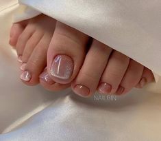 Pearl Toe Nails, Pedicure Gel, Feet Nail Design, Gel Toe Nails, Toe Nail Color, Pretty Toe Nails, Hello Nails, Cute Toe Nails, Pretty Gel Nails