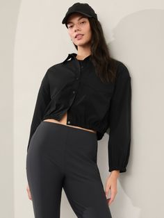 FOR: Commuting, work, and travel FEEL: Performance poplin is lightweight, quick drying, and breathable with an easy stretch FAVE: Cropped bubble hem pairs perfectly with your favorite high-waisted bottoms Relaxed with room to move Crop length, sits above the natural waist. Easy Stretches, Bra Dress, Dress Accessories, Black Shirt, Bubbles, High Waisted, Dresses, Black