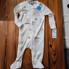 Very Nice Lightweight Footed Sleeper, White With Farm Animals All Over. Has The 2-Way Zipper Making Diaper Changes So Much Easier! Super Cute Design And Nice Material. Size 6 Moths And The Brand Is Carter's. Selling Because The Season And Size Don't Match Up, They Are Nwt. Feel Free To Bundle For A Better Deal! White Cartoon Print Onesie For Playwear, White Onesie With Cartoon Print For Playwear, Playful White Onesie For Bedtime, Fitted White Onesie With Cartoon Print, Fitted White Onesie For Bedtime, White Fitted Onesie With Cartoon Print, Fitted White Sleepwear For Winter, White Winter Playwear For Babies, Cute White Onesie For Bedtime