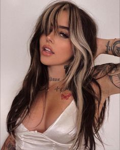 Rockabilly Hair Color Ideas, Face Framing Money Piece Dark Hair, Ash Brown Hair With Blonde Front Pieces, Money Piece Hair Side Part, Highlights In Bangs, Blonde Chunk In Front Of Hair, Long Fine Hair With Bangs, Blonde And Brown Hair Color Two Toned, Brunette With Blonde Front Pieces