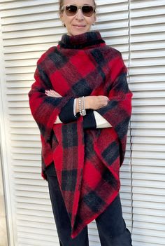 WOMEN'S ASYMMETRIC PONCHO, PLAID PONCHO WITH NECK, long, warm and enveloping like an ideal cape for "layered" dressing in AI. Perfect to give as a gift at Christmas! Large and light Mohair blend wool poncho, closed with collar, offering excellent protection from the cold, you can wear it every day as outerwear on every outfit! I love this item because it combines easily and solves those days of variable weather, making me stay comfortably warm! It fits comfortably over the head like a pullover a Plaid Winter Poncho, Winter Plaid Poncho, Cozy Winter Cape With Batwing Sleeves, Long Poncho, Poncho For Women, Plaid Poncho, Ladies Poncho, Wool Poncho, Wool Cape