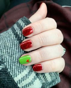 Grinch, nails, subtle, minimalist, simple, christmas Christmas Nail Designs Easy Short Nails, Simple Christmas Nails No Design, Gel Manicure Ideas For Short Nails Christmas, Anc Christmas Nails, Christmas Nail Grinch, Easy Grinch Nails Designs, Grinch Nails Almond, Easy Short Christmas Nail Designs, Diy Christmas Nails Short