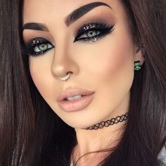 Maquillage Goth, Dark Lipstick, Smink Inspiration, Dramatic Makeup, Makijaż Smokey Eye, Dark Makeup, Maquillage Halloween, Glitter Makeup, Makeup Goals