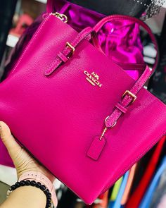 Aquarius Energy, Dream Handbags, Pink Obsession, Pink Items, Baggage Claim, Hot Bags, Purse Coach