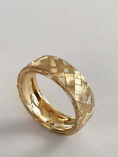 For Sale on 1stdibs - Dalben design 18 k yellow gold unisex band ring 'millerighe' handmade engraved . Height band 7,5 mm Ring size 10 3/4 US , 64 EU. For other size this ring Gold Mens Band, Men’s Antique Rings, Gold Male Rings, Men's Wedding Rings Gold, Cool Wedding Rings For Men, Unique Wedding Ring Men, Unique Men Wedding Rings, Mens Signet Wedding Ring, Gold Rings For Men Unique