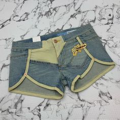 Material: 100% Cotton (Top Not Included But Available In Another Listing Of Our Store) Unhinged Fashion, Jean Shorts Outfit Summer, Upcycled Shorts, Summer Jean Shorts Outfit, Refashioning Clothes, Gay Outfits, Cute Denim Shorts, Statement Shorts, Retro Band