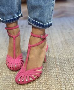 Classy Shoes, Shoe Shine, Pink Shoes, Ankle Strap Heels, Shoe Lover, Pump Sandals, Looks Vintage