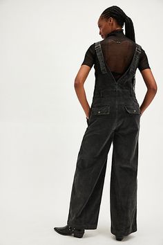 Cool in corduroy, these classic overalls are perfect for layering with your favorite intimates. **Fit:** Relaxed, wide-leg fit **Features:** Surplice wrap bodice, adjustable brace straps, pouch pockets, textured corduroy fabrication **Why We ❤ It:** Toughened up with moto boots or off-duty with court sneakers, this style has endless ways to wear. | Mara Cord Overalls by Free People in Black, Size: US 6 Black Overalls Outfit, Cord Overalls, Overalls Outfit, Outfit Styling, Black Overalls, Moto Boots, Off Duty, Pocket Pouch, Bodice