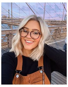 Short Hair Goals, Bre Sheppard, Woman With Glasses, Kacamata Fashion, نظارات شمسية, Cute Glasses, Blonde Hair Looks, Brown Blonde Hair, Short Blonde