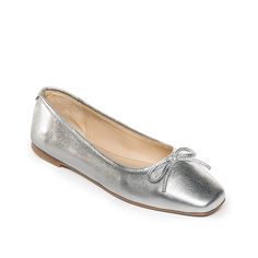 Bernardo-Gwynn Ballet Flat Bring classic grace to a look with the Gwynn ballet flat from Bernardo. Crafted from supple nappa leather, this versatile piece pairs well with a professional or formal ensemble. Soft Ballet Flats, Silver Ballet Flats, Timberland Style, Ballerina Flats, Cool Boots, Ballet Flat, Nappa Leather, Ballet Flats, Metallic Silver