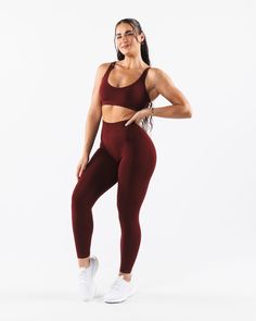 HIGHLIGHTS. Seamless construction Rib bra band for support Low to Medium impact Moisture-wicking breathable fabric Flattering scoop neckline FIT SUGGESTION. This item runs true to Alphalete's standard seamless fit.. If you are between sizes, we recommend sizing up.. Model is 5’8”/172.7cm, wearing a size M with a 36”/91.4cm bust. MATERIALS AND WASHING DIRECTIONS. 51% Polyamide, 38% Polyester, 11% Elastane. We recommend washing inside-out on a cold setting. Hang to dry DESCRIPTION With the beloved Workout Pics, Women Workout, Money Sign, Hip Hip, Ombre Effect, Womens Bras, Scoop Neckline, Moisture Wicking, Breathable Fabric