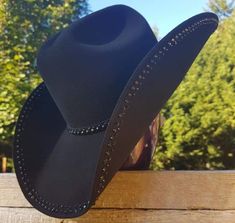 Cowgirl Hats For Women, Vaquera Hats, Cowgirl Hats Western, Trajes Country, Cowboy Hat Styles, Custom Cowboy Hats, Rodeo Boots, Cowgirl Style Outfits, Country Hats