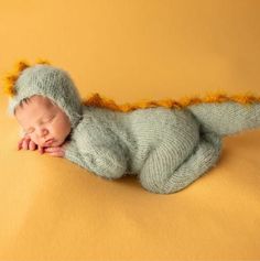 Ready to ship! Lovely baby dinosaur (Dino, dragon, gozilla) mohair fuzzy set for your newborn and sitter baby girl or boy Halloween, Carnival, Christmas Xmas or Easter photography posing session. Great gift for baby shower, new mommy or 1st birthday party. Dinosaur newborn outfit (costume, set, suit, overall) is hand knitted and crocheted. It includes footed romper with long sleeves and hat (bonnet). Its available in 3 colors: green, khaki and mint. Items can be purchased as a complete set or each item from set individually. Choose the wearing size (chart photo attached) from a drop-down menu. for newborn photography size, 0-1 month and 1-3 months costumes (long footed romper with matching bonnet). - for 3-6 months, 6-9 months, 9-12 months and 12-18 months toddlers (long footless romper wi Newborn Baby Boy Halloween Costumes, 3 Month Old Halloween Costume, Baby Dragon Costume, Costume Dinosaure, Crochet Jumpsuit, Taylor Miller, Outfit Knit, Dino Costume, Newborn Costume