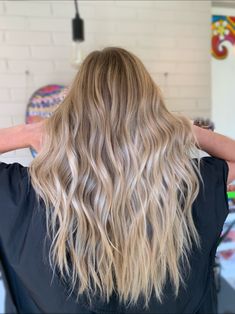 Blonde Hair Inspo Dimension, Blonde Beachy Waves, Beachy Blonde Hair Balayage Natural, Baliage Hair Blond, Boliage Hair Blond, Hair 2023 Blonde, Beachy Blonde Hair Balayage, Beach Blonde Hair Balayage, Surf Blonde Hair