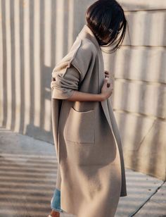 Beige Coat Outfit, Camel Coat Outfit, Beige Outfit, Beige Coat, Coat Outfit, Italy Outfits, Winter Mode, Outfit Jeans, Camel Coat