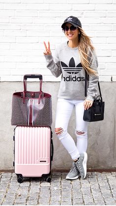 Comfy vacation look with adidas, white jeans and black Celine bag. Summer Outfits Travel, Women Outfits Ideas, Travel Outfit Spring, European Travel Outfit, Buy My Clothes, Grey Pumps, Leather Hat, Travel Outfit Summer, Cruise Outfits