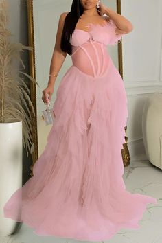 Style: Long Perspective Maternity Dress for Photoshoot/ Bridal Robe/ Sheer Dress/ Bathrobe.  Material: High Quality Tulle .The Picture colour are pink,white and blcak. Breathable & Lightweight fabric gives you pleasing experience. Occasion:Perfect for Photoshoot, Baby shower, Pregnancy, Birthday, Party, Wedding, especially by the sea. Preparing with exquisite Sash Belt and Flower Crown for romantic photography; May prepare a shawl in fall & winter. Design:Trendy & cute feather sleeves, High waist, tulle tutu, Overlay, Full length. Bandeau shows your lines of shoulders and collarbone, Elegant tulle Gown makes your photography Splendid on vision. Maternity Dress For Photoshoot, Gender Reveal Outfits, Dress For Photoshoot, Maternity Sundress, Pregnancy Ideas, Photoshoot Maternity, Pregnancy Pictures, Maternity Picture