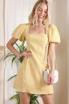 Start your summer off in style with this gorgeous Gingham Puf Sleeves Mini Dress! This eye-catching number has a classic square neckline for maximum flattery, a flattering crisscross back with a cinched waist, and playful puffy balloon sleeves for an extra dose of fun. Perfect for picnics, outdoor dances, and days in the sun! Strap Dress Pattern, Back Strap Dress, Small Museum, Denim Party, Yellow Gingham, Summer Wardrobe Essentials, Stylish Jeans, Gingham Pattern, No See