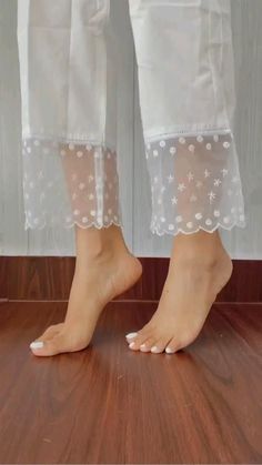 White Capri Design, Suits For Women Fashion, Plazo Designs, Trouser Pants Pattern, Women Fashion Design, Women Trousers Design, Capri Design, Stylish Kurtis Design, Organza Suits