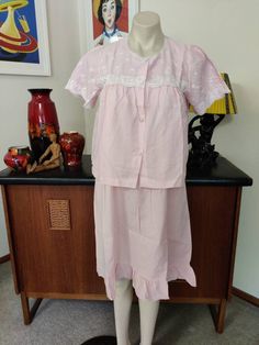 The perfect set of nightgown and short sleeved bed jacket in a cool poly cotton fibre by Lyn Maid in a vintage size 12. It was made in Hong Kong late 60s or early 70s. The nightie is above the knees with a hem ruffle and a two button closure at the front. It is sleeveless, edged in a white trim on the neck and armholes and beautifully machine embroidered in white. The jacket is short sleeved and has the same embroidery. It possibly is unworn and is in very good condition. Measurements are Nighti Vintage Cotton Sets For Daywear, Vintage Pink Sleepwear For Pajama Party, Vintage Short Sleeve Nightgown For Pajama Party, Feminine Pink Daywear Set, Pink Nightie, Bed Jacket, Womens Pyjama Sets, White Trim, Pretty Pink