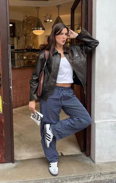 New York Rainy Day Outfit, Magdalena Core, Adidas Trousers Outfit, German Street Style, Striped Trousers Outfit, Stargirl Outfits, Looks Adidas, Adidas Samba Outfit