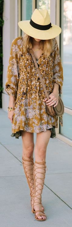 Love this dress color. It's a great dress, although a little over the top. Vetement Hippie Chic, Style Hippy, Estilo Hippy, Mode Hippie, Estilo Hippie, Boho Fashion Bohemian, Mode Boho, Bohol, Fashion Boho