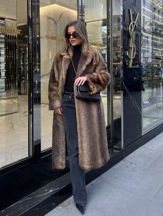 Brown Fur Coat Outfit, Fur Coat Outfits, Faux Fur Coats Outfit, Mob Wife Aesthetic, Brown Fur Coat, Fur Outfit, Fur Coat Outfit, Wife Aesthetic, Black Fur Coat