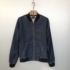 Beautiful vintage Agnès B bomber jacket. Dark blue jean fabric, light gray lining. Black rib knit cuffs and bottom band. A very cool classic piece, a must have! Material is denim made of 93% cotton, 6% polyester and 1% elastane -- Rib knit cuffs and bottom band are 100% cotton Condition is : very very good vintage condition -- probably never worn, the pockets are still sewn Size is men S/M (refer to measurements) Do not hesitate to DM if you have any questions ! shoulder seam to shoulder seam : Denim Blue Cotton Denim Jacket With Zipper, Urban Cotton Denim Jacket With Zipper, Urban Cotton Denim Jacket With Zipper Closure, Urban Winter Denim Jacket With Zipper, Urban Denim Jacket With Zipper For Winter, Casual Dark Wash Cotton Outerwear, Winter Streetwear Denim Jacket With Zipper, Casual Blue Cotton Varsity Jacket, Trendy Fitted Cotton Varsity Jacket