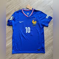 the jersey worn by france's national team is on display at the museum in paris